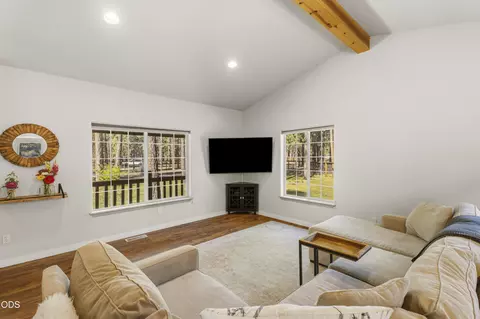 Living - 15375 Ponderosa Loop, La Pine, OR 97739 photo 2 of 3