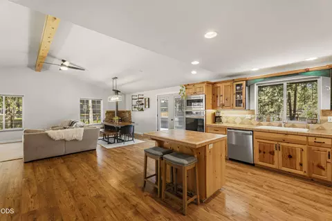 Kitchen - 15375 Ponderosa Loop, La Pine, OR 97739 photo 2 of 8