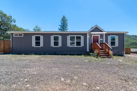 158 Train Ln, Shady Cove, OR 97539