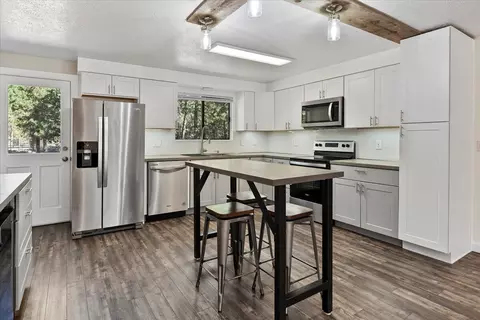 Kitchen - 15810 Green Forest Rd, La Pine, OR 97739 photo 2 of 5