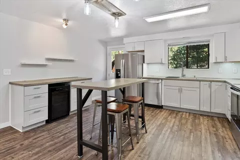 Kitchen - 15810 Green Forest Rd, La Pine, OR 97739 photo 1 of 5