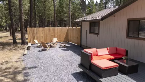 Exterior - 15810 Green Forest Rd, La Pine, OR 97739 photo 4 of 10