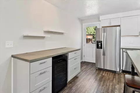 Kitchen - 15810 Green Forest Rd, La Pine, OR 97739 photo 4 of 5