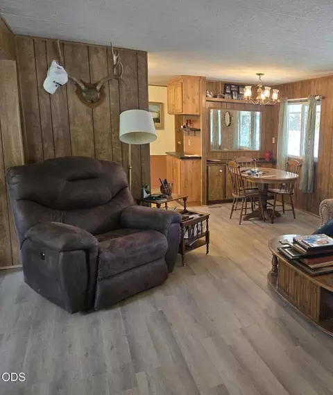 515 E Main St, Rogue River, OR 97537 photo 3