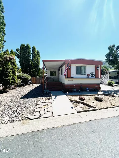 515 E Main St, Rogue River, OR 97537