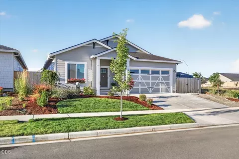 3710 Carlin Dr, Medford, OR 97504