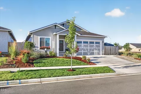 3710 Carlin Dr, Medford, OR 97504