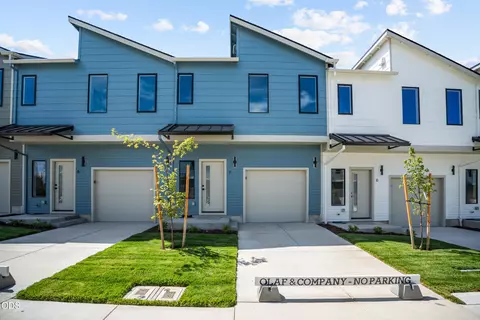 2032 Sunset Dr #7, Medford, OR 97501