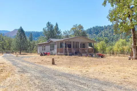 105 Dog Creek Rd, Wolf Creek, OR 97497