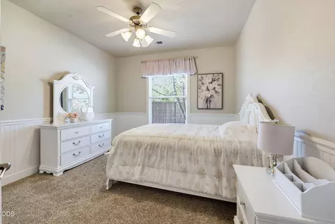 Bedroom - 977 Fairview Ct, Eagle Point, OR 97524 photo 1 of 3