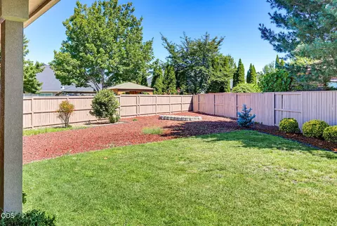 Exterior - 977 Fairview Ct, Eagle Point, OR 97524 photo 4 of 4