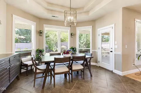 Dining - 977 Fairview Ct, Eagle Point, OR 97524 photo 1 of 1