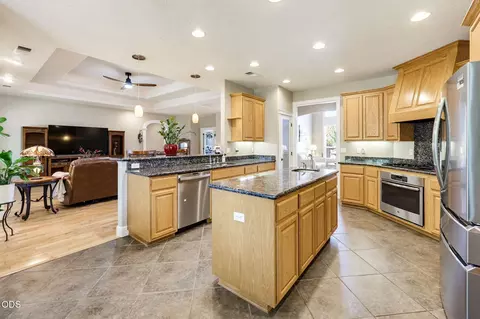 Kitchen - 977 Fairview Ct, Eagle Point, OR 97524 photo 2 of 5