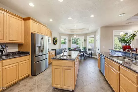 Kitchen - 977 Fairview Ct, Eagle Point, OR 97524 photo 5 of 5