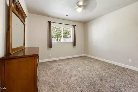 Bedroom - 977 Fairview Ct, Eagle Point, OR 97524 photo 2 of 3