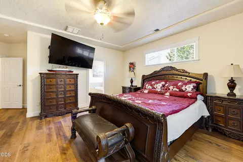 Bedroom - 977 Fairview Ct, Eagle Point, OR 97524 photo 3 of 3