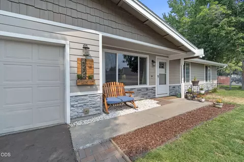 4208 Pepperwood Dr, Klamath Falls, OR 97603