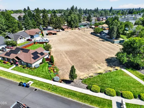 View/Area - 2640 NE 8th St, Bend, OR 97701 photo 1 of 7
