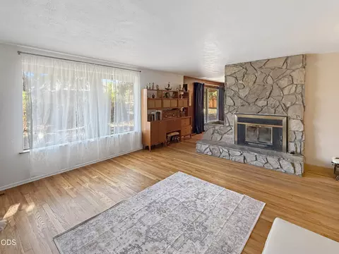 Living - 2640 NE 8th St, Bend, OR 97701 photo 4 of 8