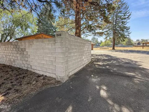 Exterior - 2640 NE 8th St, Bend, OR 97701 photo 6 of 6
