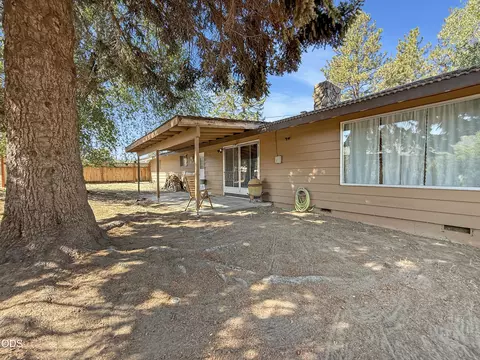 Exterior - 2640 NE 8th St, Bend, OR 97701 photo 3 of 6