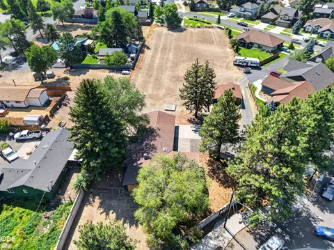 View/Area - 2640 NE 8th St, Bend, OR 97701 photo 3 of 7