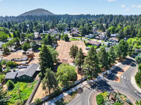 View/Area - 2640 NE 8th St, Bend, OR 97701 photo 5 of 7