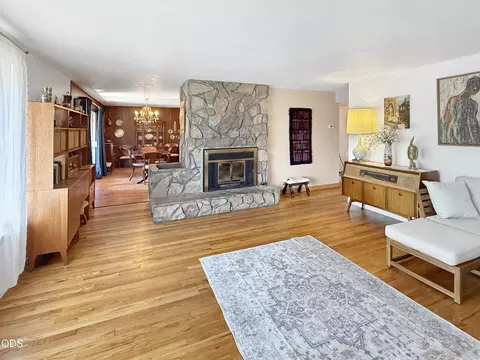 Living - 2640 NE 8th St, Bend, OR 97701 photo 5 of 8