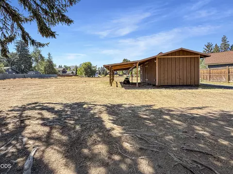 Exterior - 2640 NE 8th St, Bend, OR 97701 photo 4 of 6