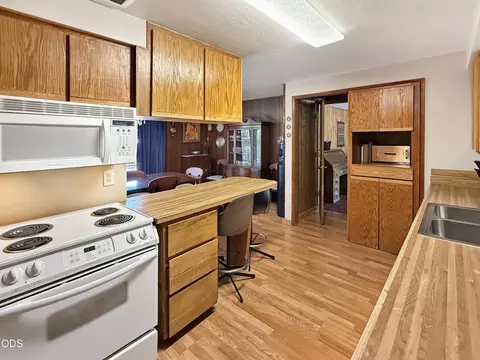 Kitchen - 2640 NE 8th St, Bend, OR 97701 photo 1 of 2