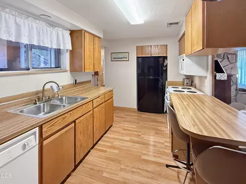 Kitchen - 2640 NE 8th St, Bend, OR 97701 photo 2 of 2