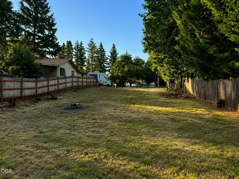 326 Fee St, Butte Falls, OR 97522 photo 3