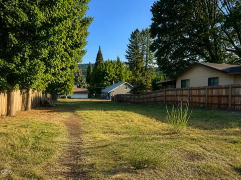 326 Fee St, Butte Falls, OR 97522 photo 2