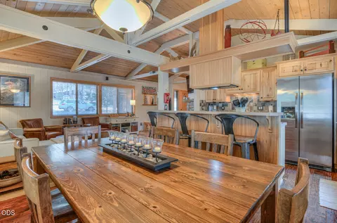 Dining - 57077 Fox Ln, Sunriver, OR 97707 photo 2 of 2