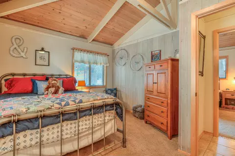 Bedroom - 57077 Fox Ln, Sunriver, OR 97707 photo 4 of 4