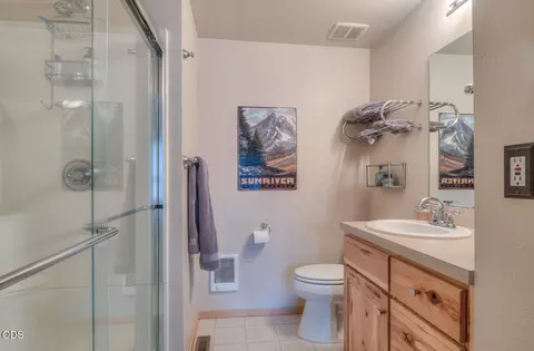 Bath - 57077 Fox Ln, Sunriver, OR 97707 photo 2 of 2