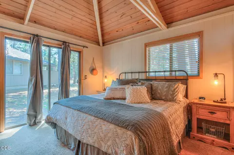 Bedroom - 57077 Fox Ln, Sunriver, OR 97707 photo 1 of 4