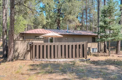 Exterior - 57077 Fox Ln, Sunriver, OR 97707 photo 2 of 8