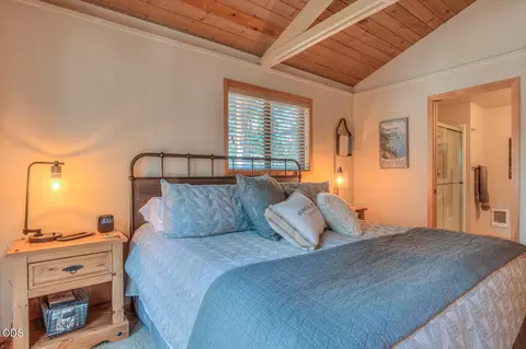 Bedroom - 57077 Fox Ln, Sunriver, OR 97707 photo 2 of 4