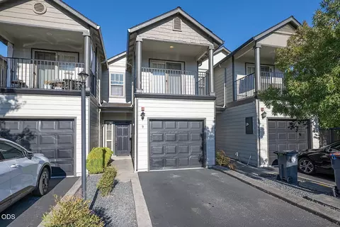 2210 E Barnett Rd # 9, Medford, OR 97504