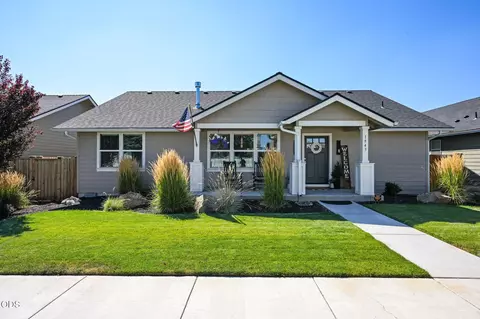 1943 NE 5th St, Redmond, OR 97756