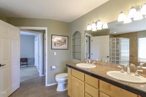 Bath - 60475 Dakota Trl, Bend, OR 97702 photo 4 of 5