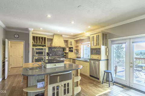 Kitchen - 60475 Dakota Trl, Bend, OR 97702 photo 1 of 9