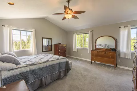 Bedroom - 60475 Dakota Trl, Bend, OR 97702 photo 2 of 6