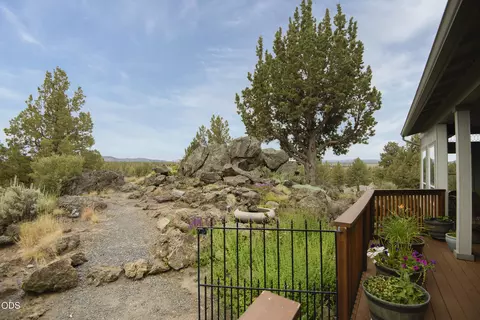 Exterior - 60475 Dakota Trl, Bend, OR 97702 photo 4 of 10