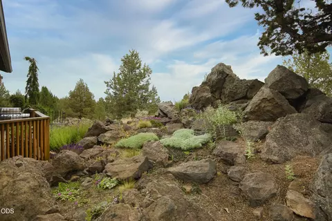 Exterior - 60475 Dakota Trl, Bend, OR 97702 photo 5 of 10