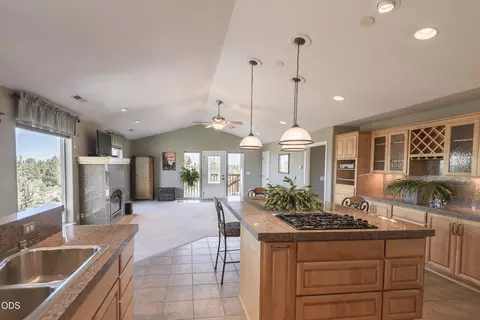 Kitchen - 60475 Dakota Trl, Bend, OR 97702 photo 8 of 9