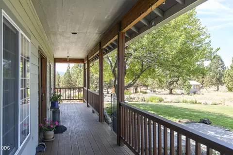 Exterior - 60475 Dakota Trl, Bend, OR 97702 photo 2 of 10