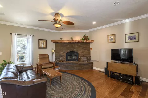 Living - 60475 Dakota Trl, Bend, OR 97702 photo 2 of 4