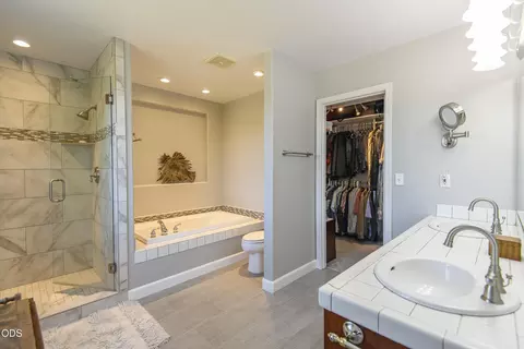 Bath - 60475 Dakota Trl, Bend, OR 97702 photo 2 of 5